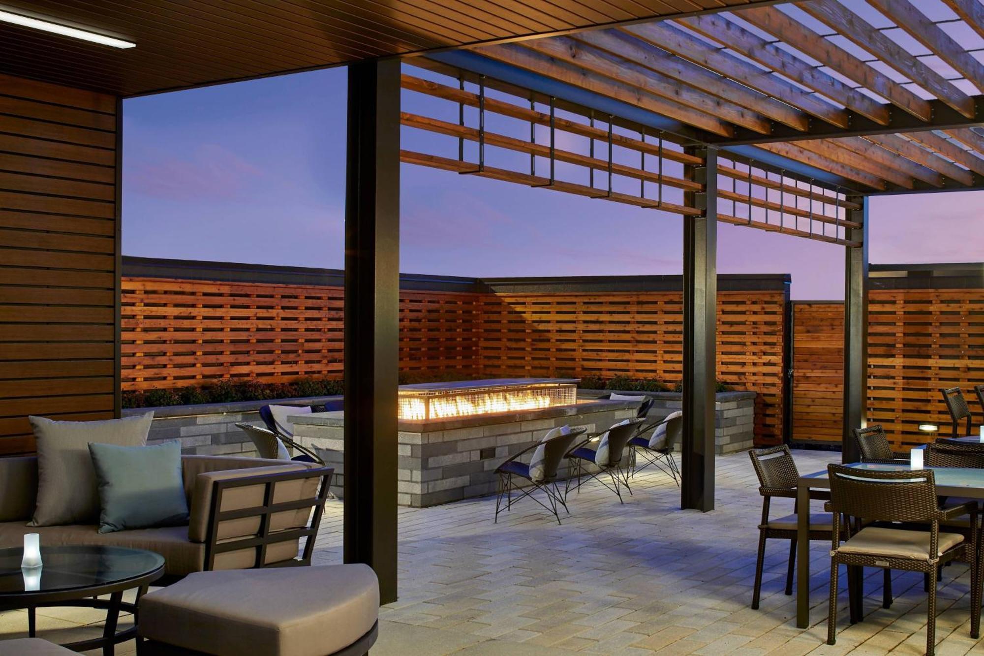 Courtyard Baltimore Downtown/Mchenry Row Exterior photo